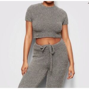 SKIMS Women's  Cozy Knit Cropped T-Shirt Size S/M -‎ Grey